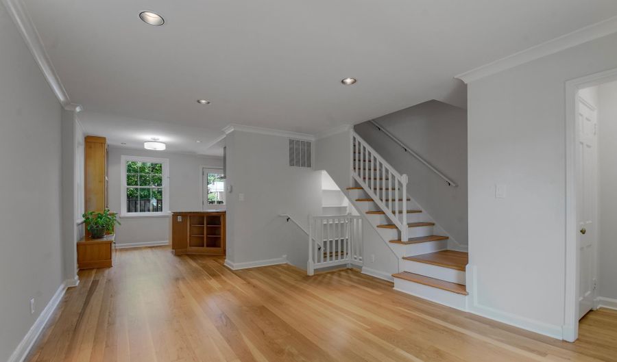 3206 S STAFFORD St, Arlington, VA 22206 - 2 Beds, 2 Bath