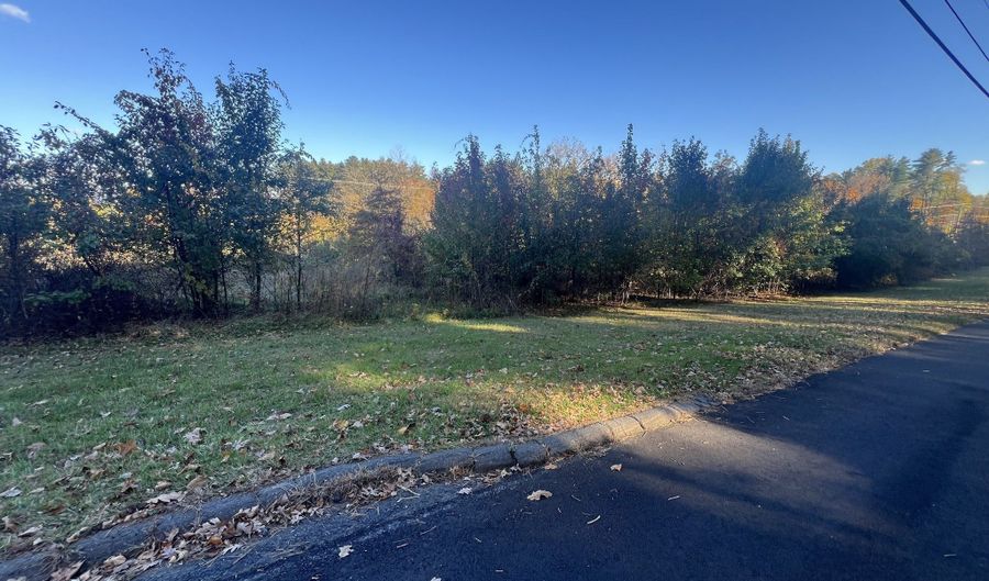 68 Tariffville Rd, Bloomfield, CT 06002 - 3 Beds, 3 Bath