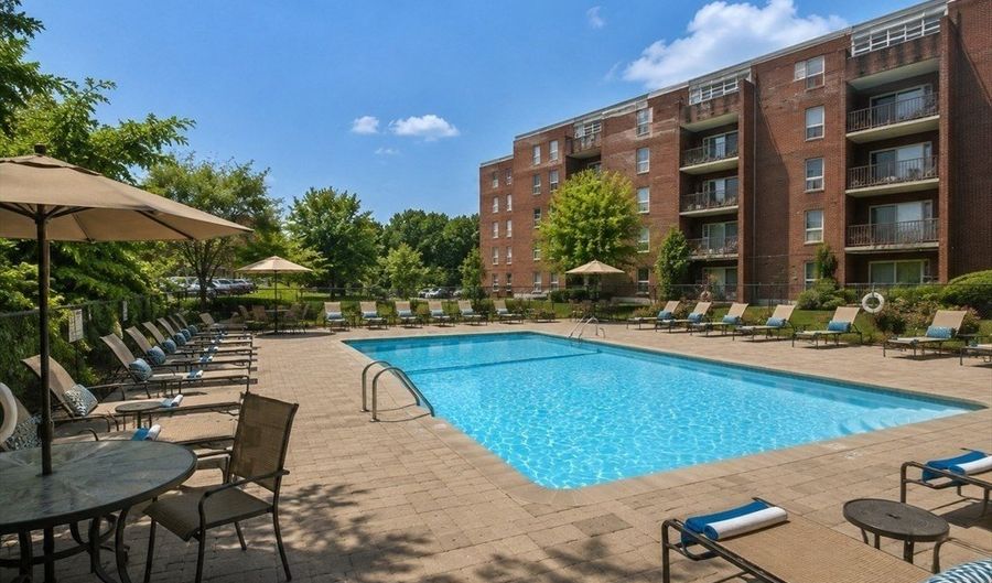 50-56 Broadlawn Park 414, Boston, MA 02467 - 2 Beds, 2 Bath