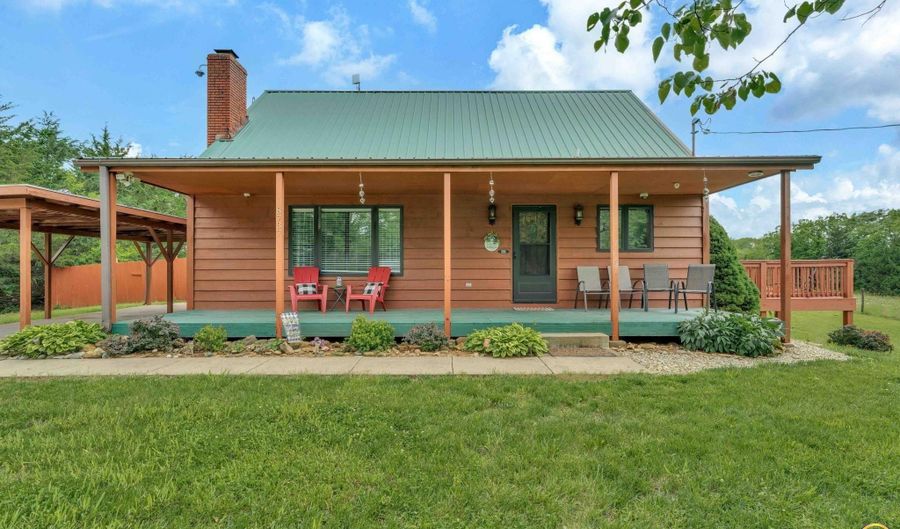 8737 SW 85th St, Auburn, KS 66402 - 3 Beds, 3 Bath