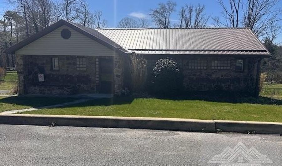 201 W Broadway, Athens, WV 24712 - 2 Beds, 1 Bath
