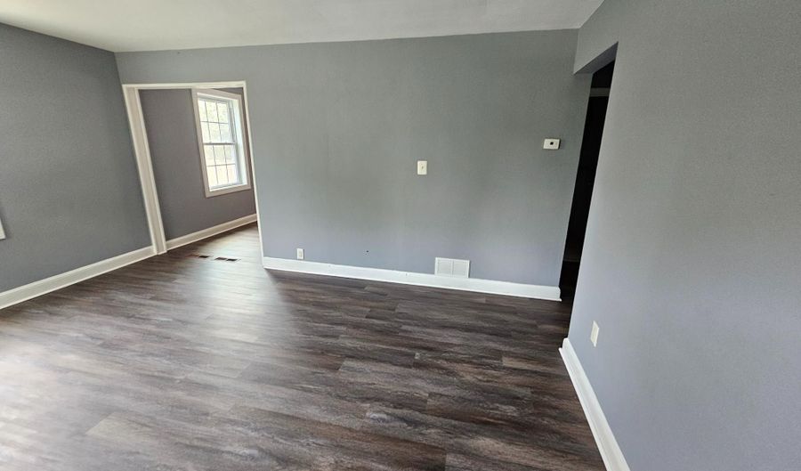 6422 PICKETT St, Alexandria, VA 22306 - 3 Beds, 2 Bath