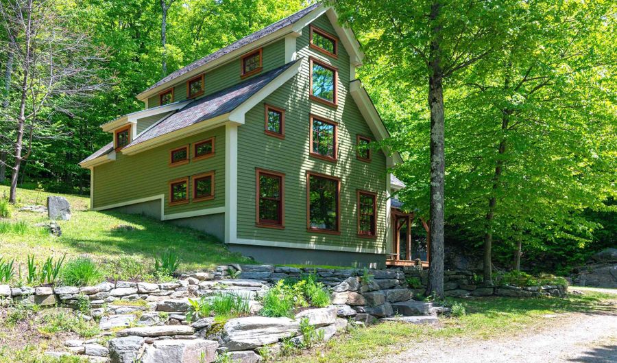 155 Sweeney Ln, Cambridge, VT 05464 - 2 Beds, 3 Bath