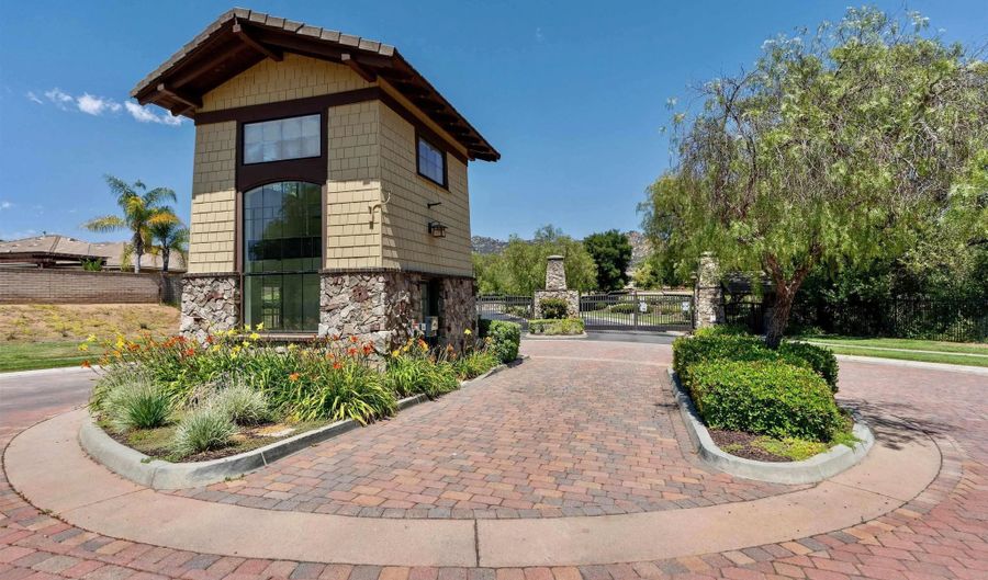 2532 Douglaston Gln, Escondido, CA 92026 - 4 Beds, 3 Bath