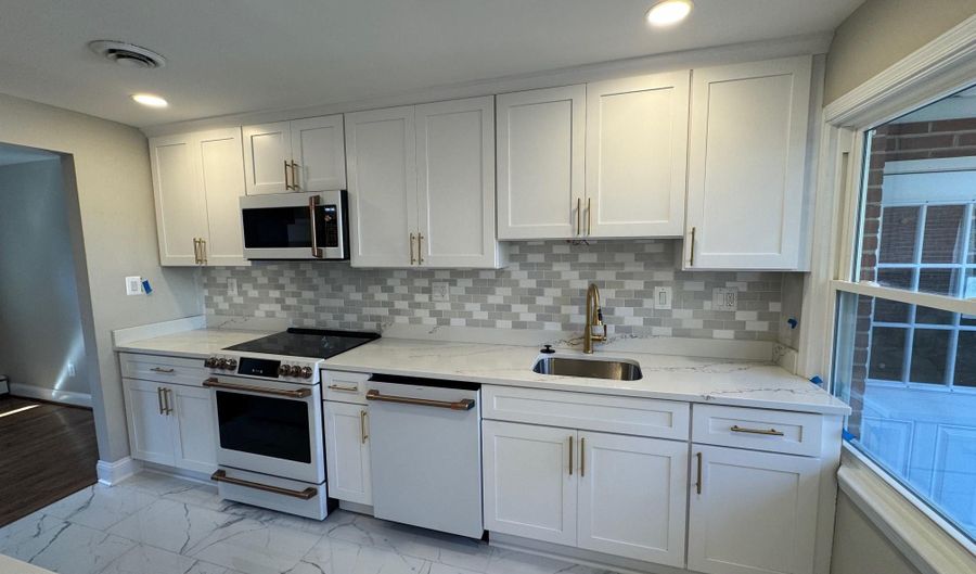 5612 NAMAKAGAN Rd, Bethesda, MD 20816 - 5 Beds, 3 Bath