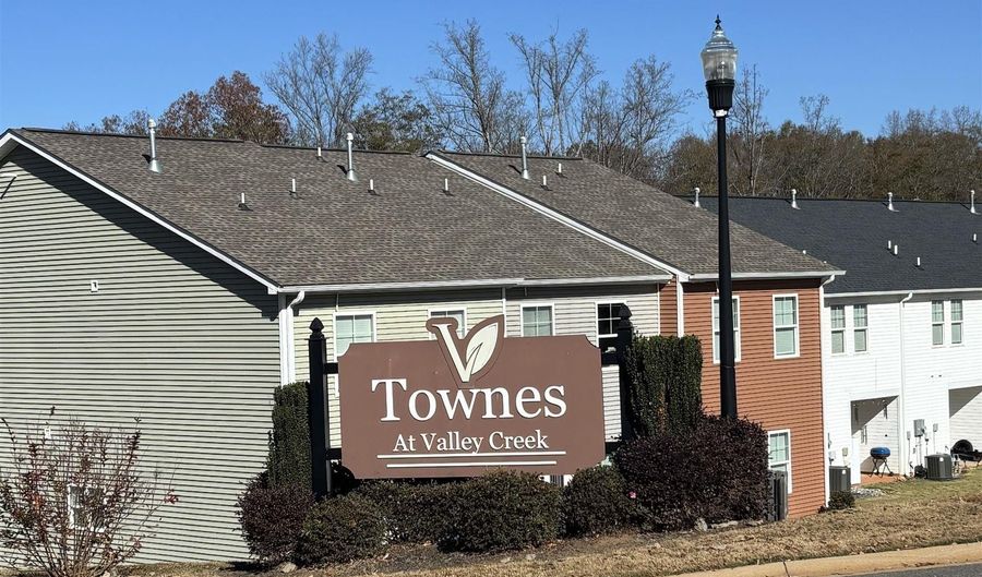 133 Valley Creek Dr, Boiling Springs, SC 29316 - 3 Beds, 3 Bath