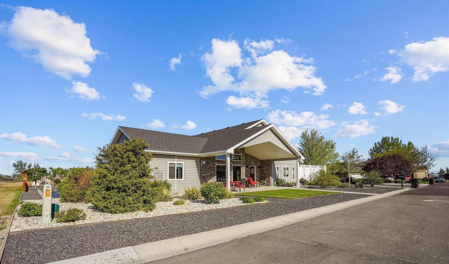 930 Applewood Dr, Buhl, ID 83316 - 5 Beds, 4 Bath