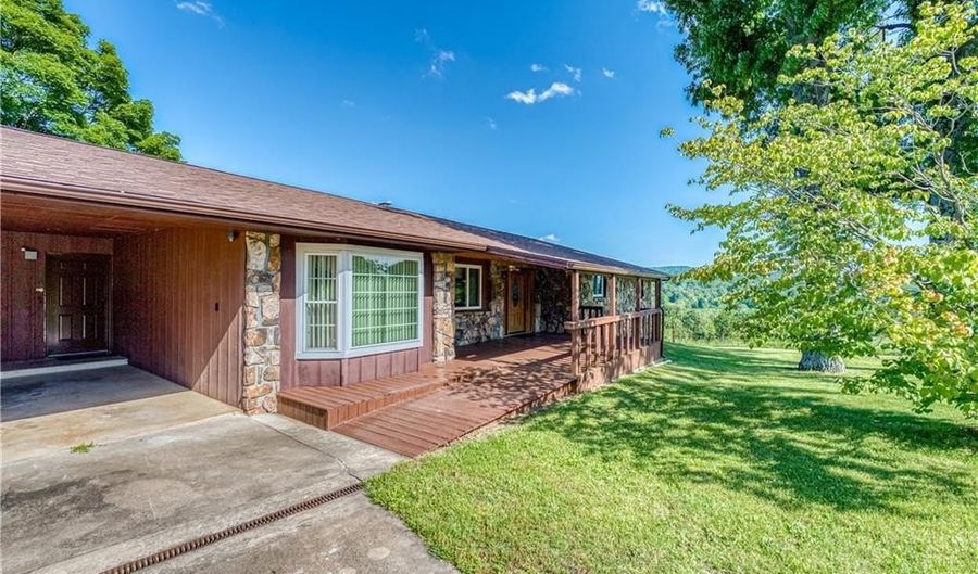 2550 CR 912, Alpena, AR 72611 - 5 Beds, 3 Bath
