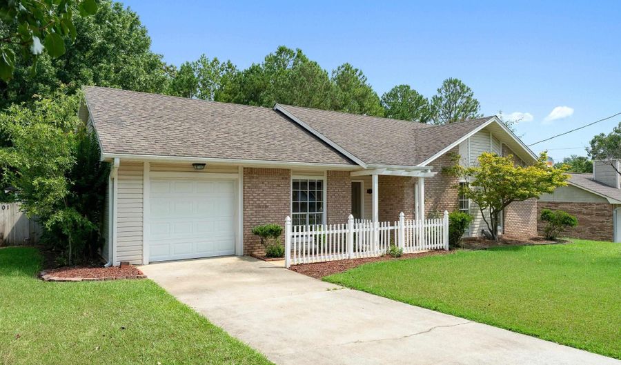 101 BERMUDA LAKE Dr, Alabaster, AL 35007 - 3 Beds, 2 Bath