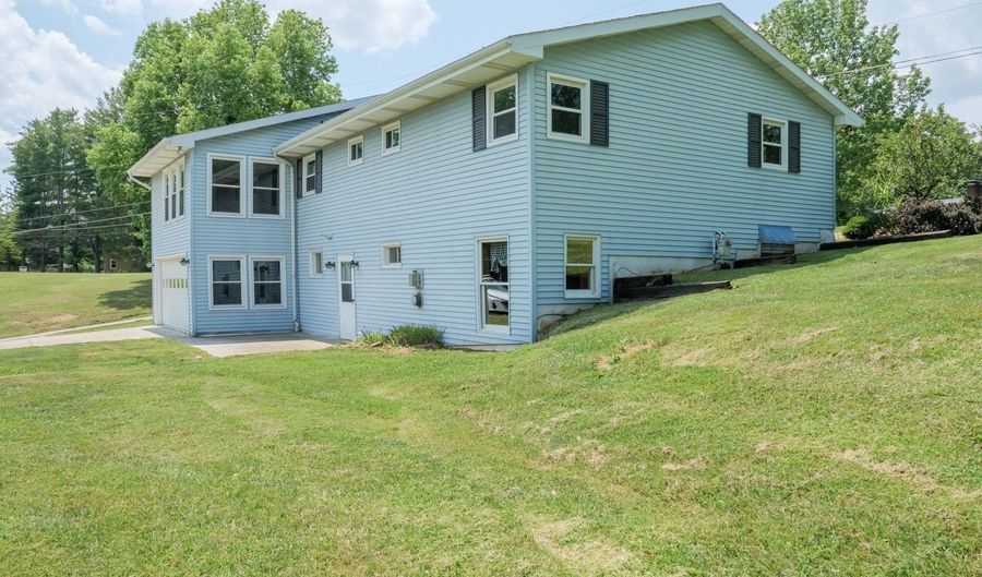 34 W Clearview Dr, Athens, OH 45701 - 3 Beds, 2 Bath