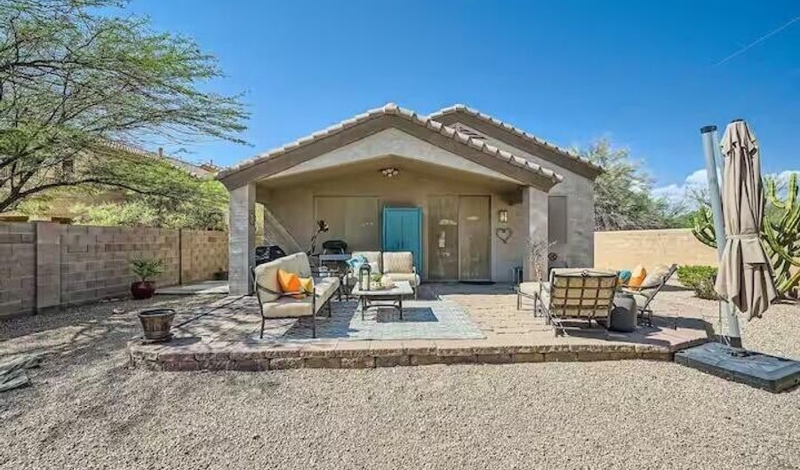 5069 E LUCIA Dr, Cave Creek, AZ 85331 - 2 Beds, 4 Bath