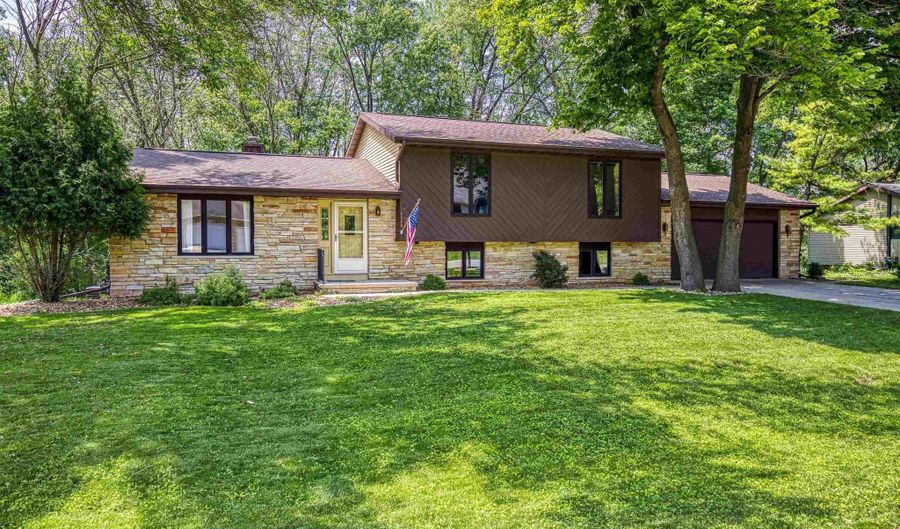 2320 STROEBE ISLAND Dr, Appleton, WI 54915 - 3 Beds, 3 Bath
