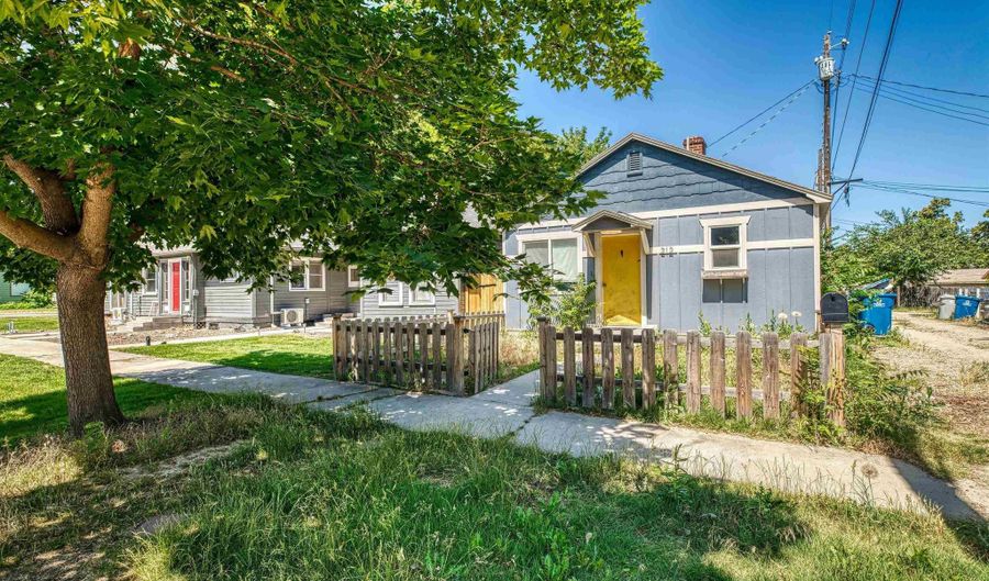 212 S 16th Ave, Caldwell, ID 83605 - 2 Beds, 1 Bath