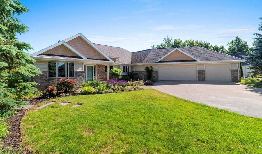 1900 E ORCHARD BLOSSOM Dr, Appleton, WI 54915 - 3 Beds, 4 Bath