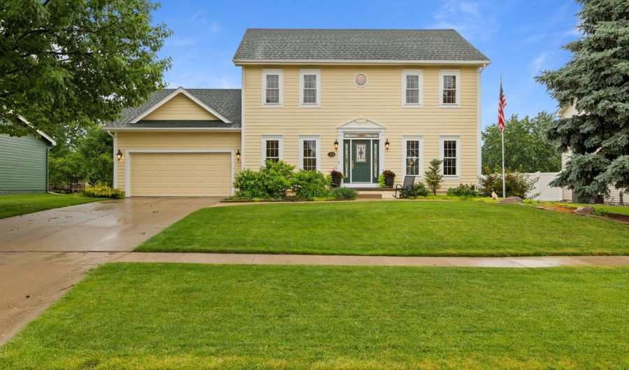 1214 Sandalwood Ct SW, Altoona, IA 50009 - 4 Beds, 3 Bath