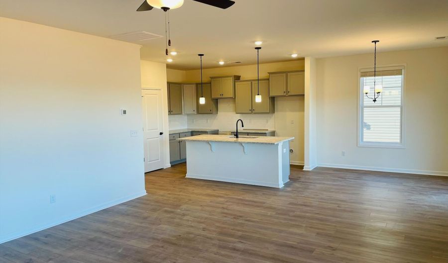 163 Hunter Ridge Dr, Boiling Springs, SC 29316 - 4 Beds, 3 Bath