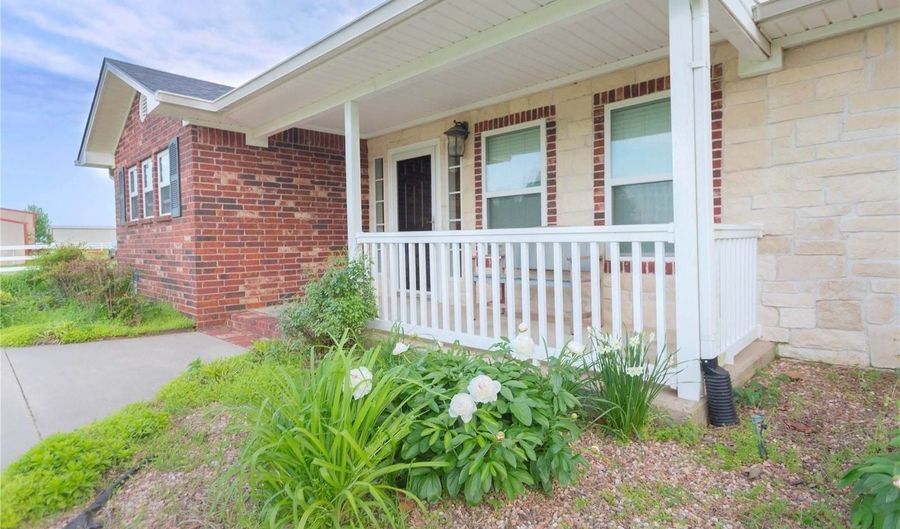 2284 E Roping Rd, Atoka, OK 74525 - 3 Beds, 3 Bath