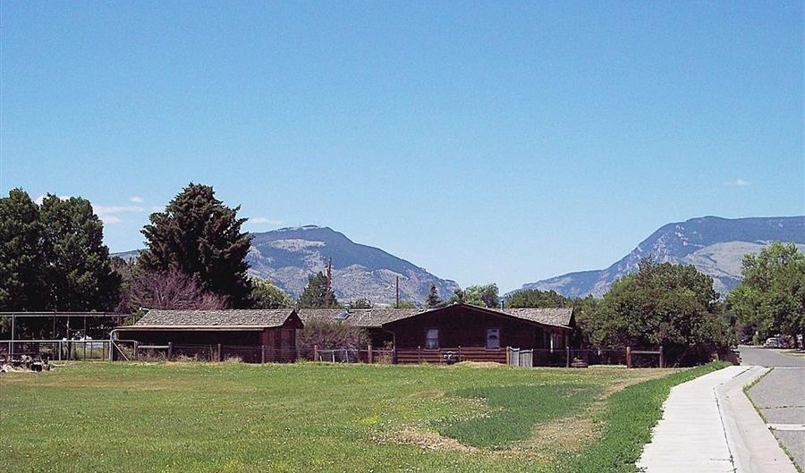 2620 Ina Ave, Cody, WY 82414 - 4 Beds, 1 Bath