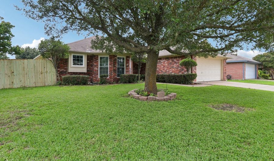 101 Apache Trl, Alvarado, TX 76009 - 3 Beds, 2 Bath
