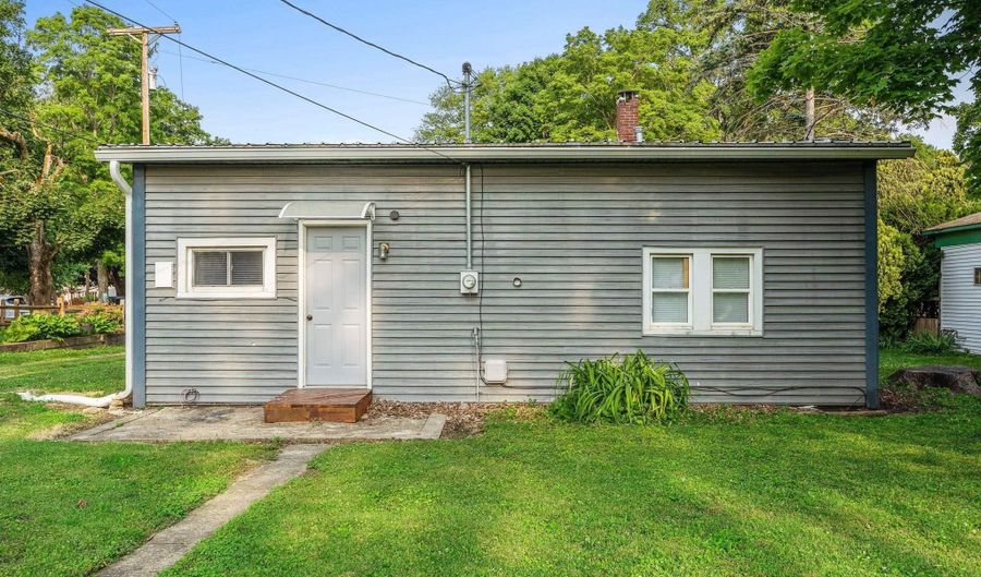 204 N West St, Attica, IN 47918 - 2 Beds, 1 Bath