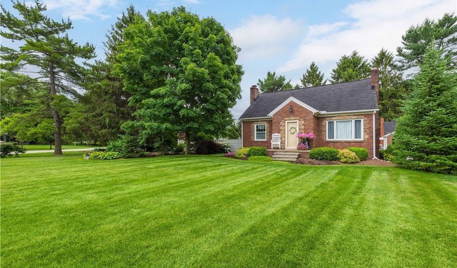 984 Cleveland Ave, Amherst, OH 44001 - 4 Beds, 3 Bath