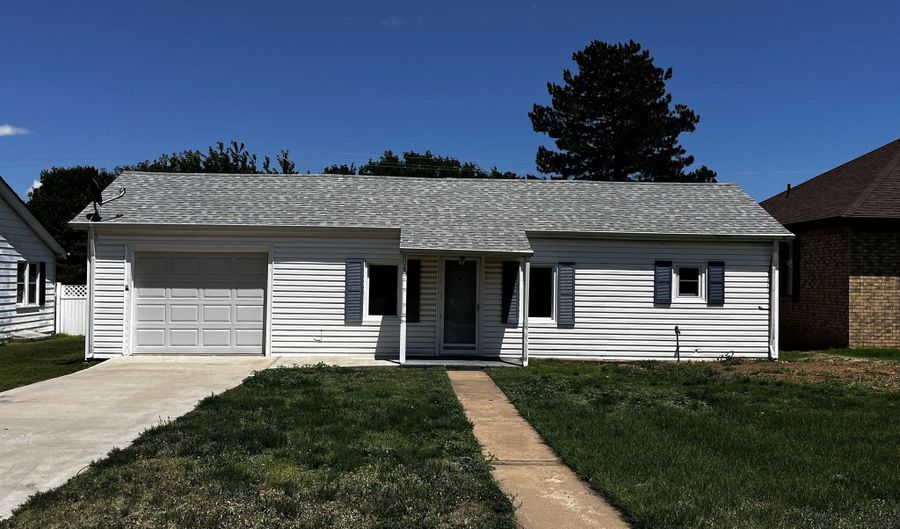 804 Avenue E, Beaver, OK 73932 - 3 Beds, 2 Bath