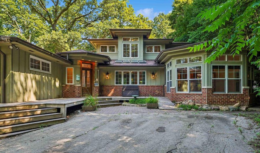 2410 State Ave, Ames, IA 50014 - 8 Beds, 6 Bath