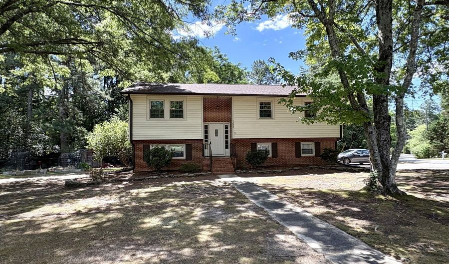 1200 Boxwood Ln, Apex, NC 27502 - 4 Beds, 3 Bath