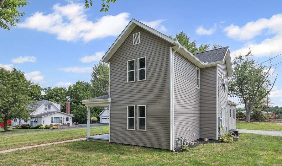 6434 Union Ave NE, Alliance, OH 44601 - 4 Beds, 3 Bath
