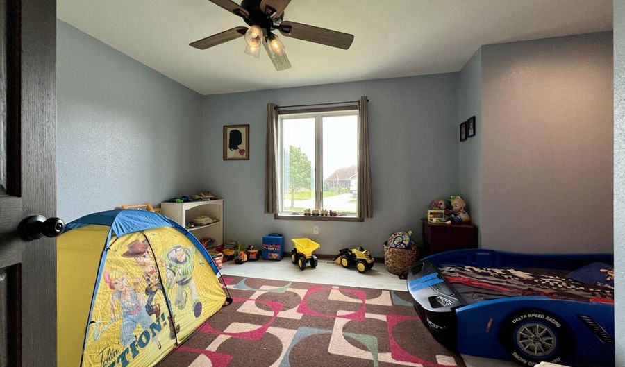 758 Drumlin Dr, Kewaskum, WI 53040 - 3 Beds, 3 Bath