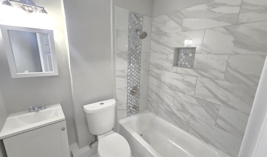 402 N CURLEY St, Baltimore, MD 21224 - 2 Beds, 2 Bath