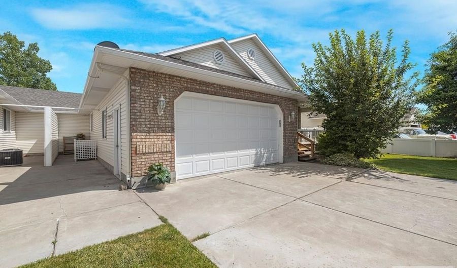 811 S Katie Ct, Ammon, ID 83406 - 3 Beds, 2 Bath