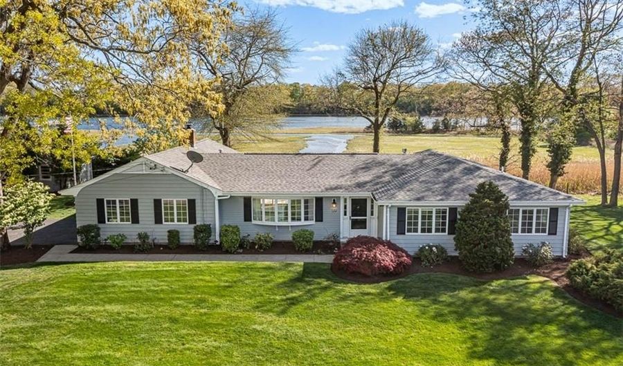 33 Meadowbrook Dr, Barrington, RI 02806 - 3 Beds, 2 Bath