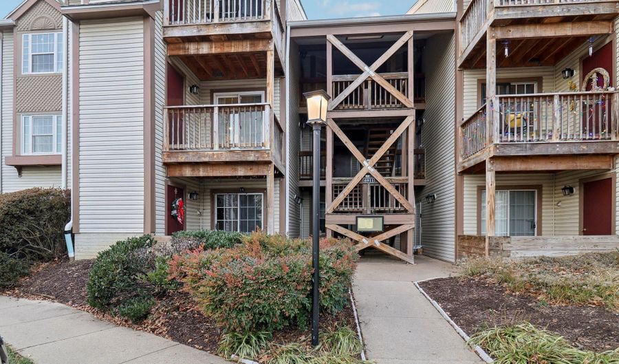 6911 VICTORIA Dr E, Alexandria, VA 22310 - 2 Beds, 2 Bath