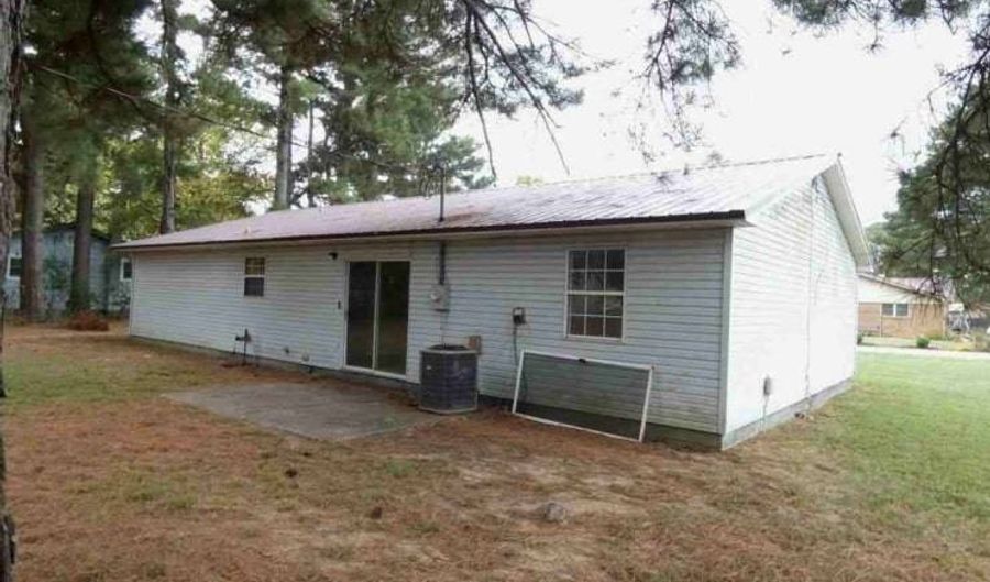 1012 N 12th St, Augusta, AR 72006 - 3 Beds, 2 Bath