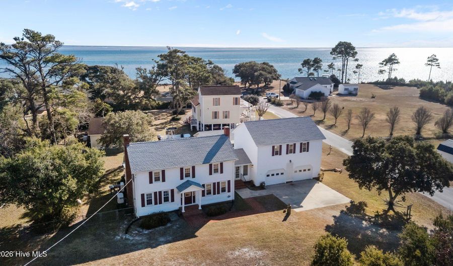 664 Seashore Dr, Atlantic, NC 28511 - 2 Beds, 3 Bath