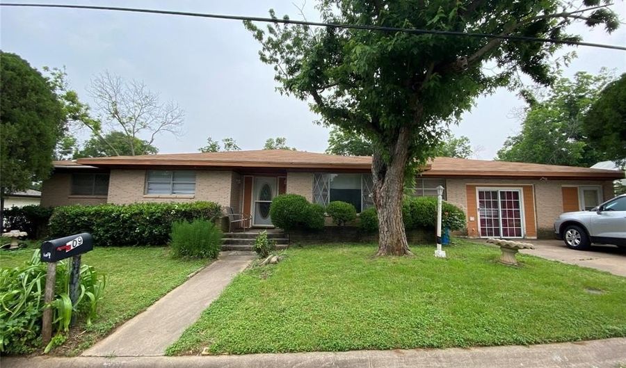 109 2nd St, Keene, TX 76059 - 5 Beds, 2 Bath