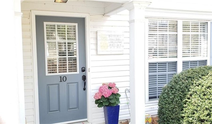 10 Regency Rd, Alpharetta, GA 30022 - 2 Beds, 2 Bath
