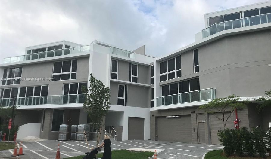 1000 99th St 11, Bay Harbor Islands, FL 33154 - 4 Beds, 5 Bath