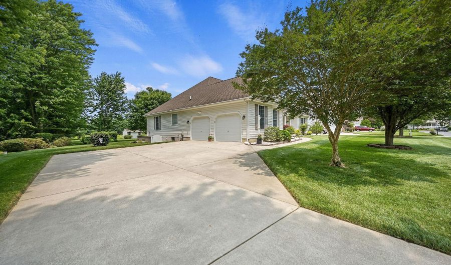 96 PEAR BLOSSOM Ln, Camden Wyoming, DE 19934 - 4 Beds, 3 Bath
