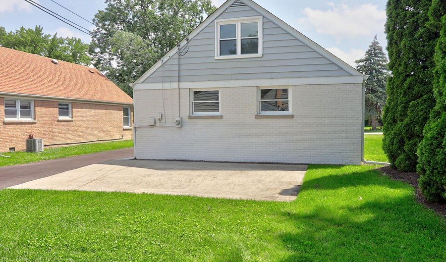 112 S Iowa Ave, Addison, IL 60101 - 4 Beds, 2 Bath