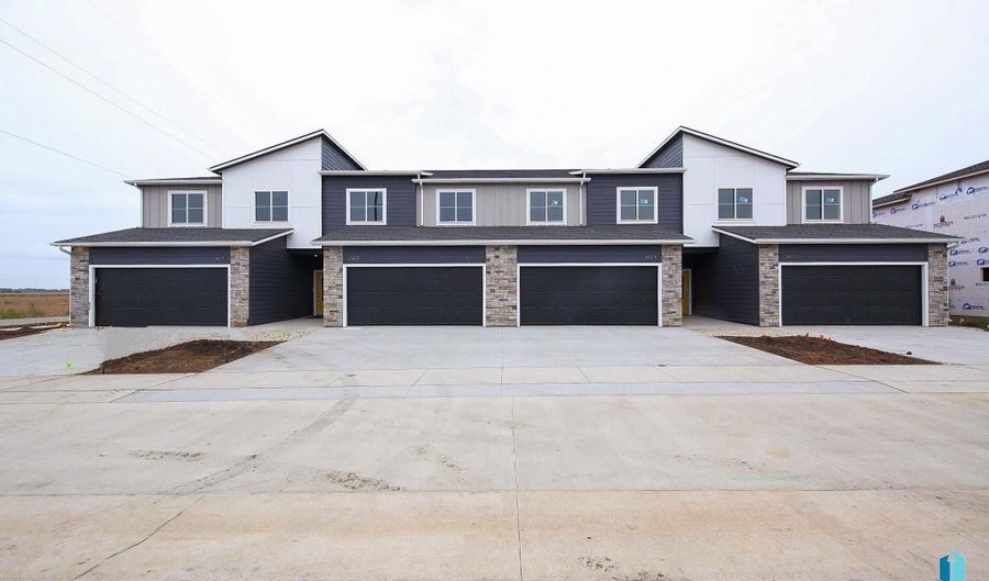 2423 E Caolinn Pl, Brandon, SD 57005 - 3 Beds, 3 Bath