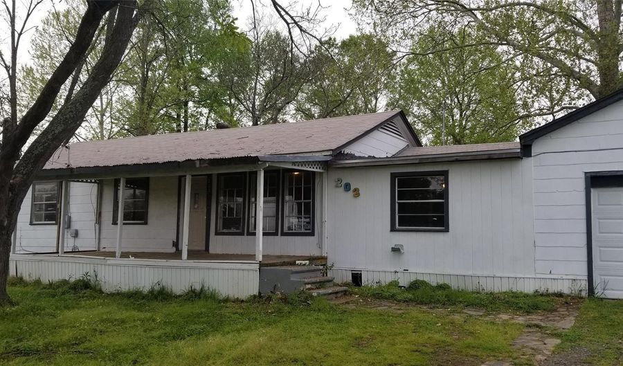 203 N Main St, Blanchard, LA 71107 - 4 Beds, 2 Bath