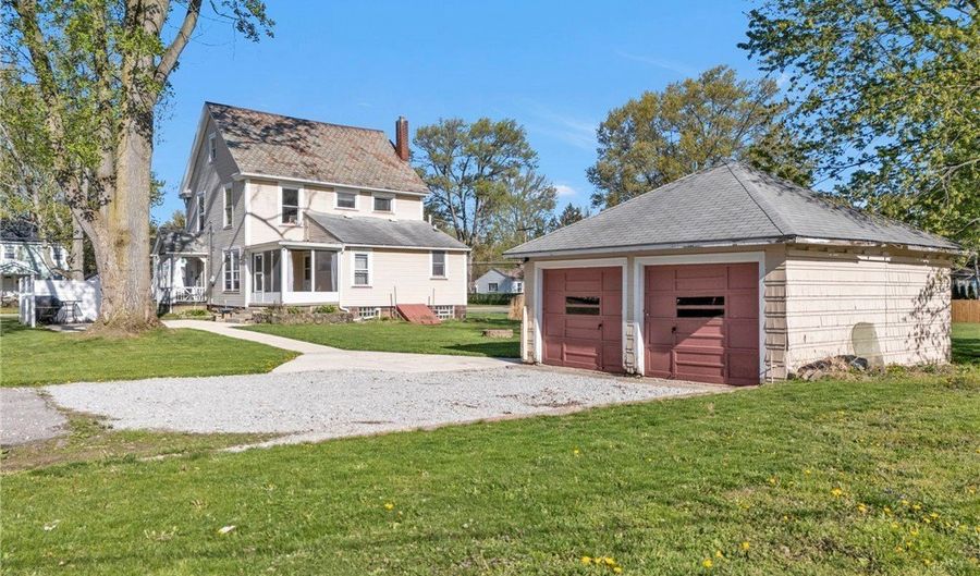 483 N Main St, Amherst, OH 44001 - 4 Beds, 2 Bath