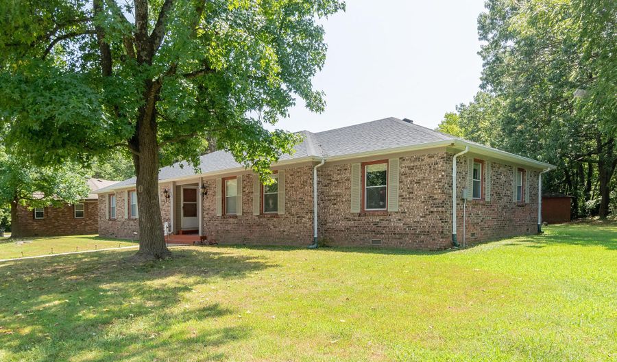 900 E Kirkwood Dr, Aurora, MO 65605 - 4 Beds, 1 Bath