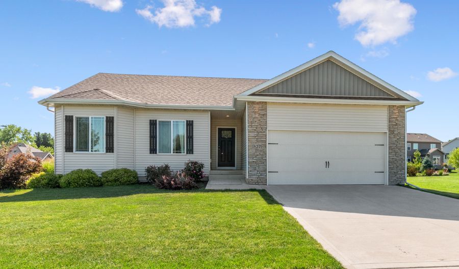 527 Bellflower Dr, Ames, IA 50014 - 4 Beds, 3 Bath