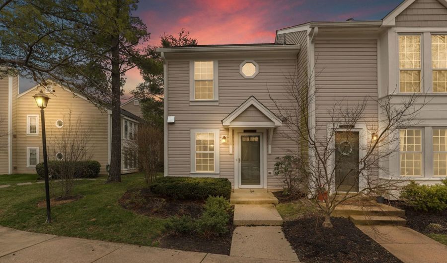 2403 S WALTER REED Dr S, Arlington, VA 22206 - 2 Beds, 2 Bath