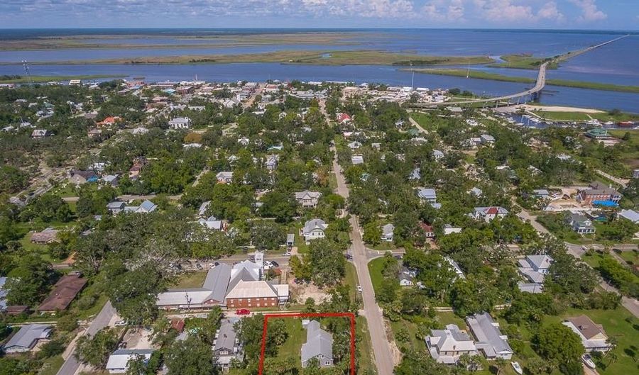 123 Ave C, Apalachicola, FL 32320 - 3 Beds, 2 Bath