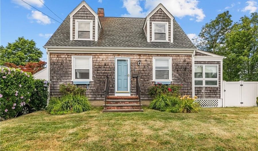 53 Admiral Kalbfus Rd, Newport, RI 02840 - 3 Beds, 2 Bath