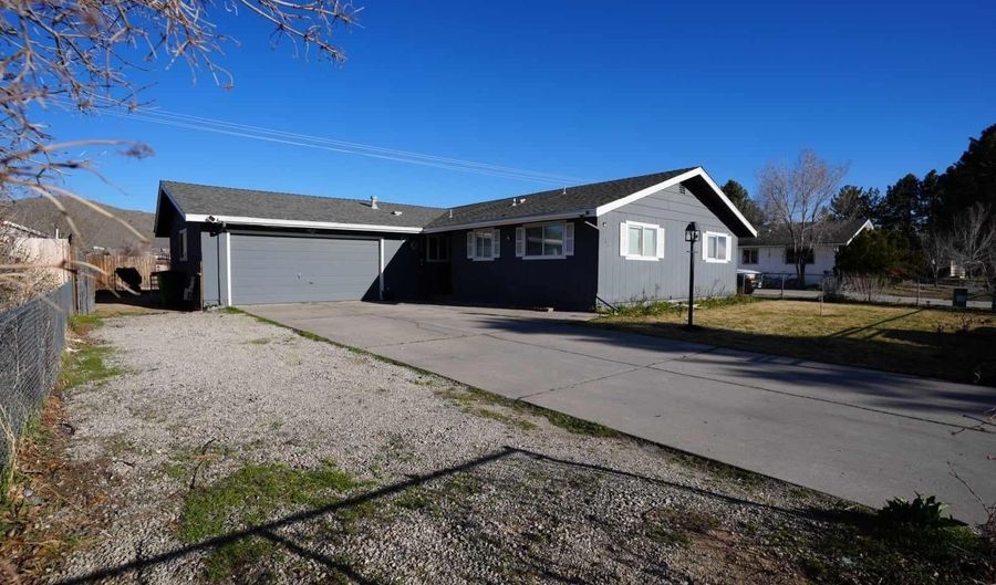 2733 Baker Dr, Carson City, NV 89701 - 3 Beds, 2 Bath